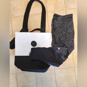 Lululemon crops sz 4 and Lululemon shopping bag